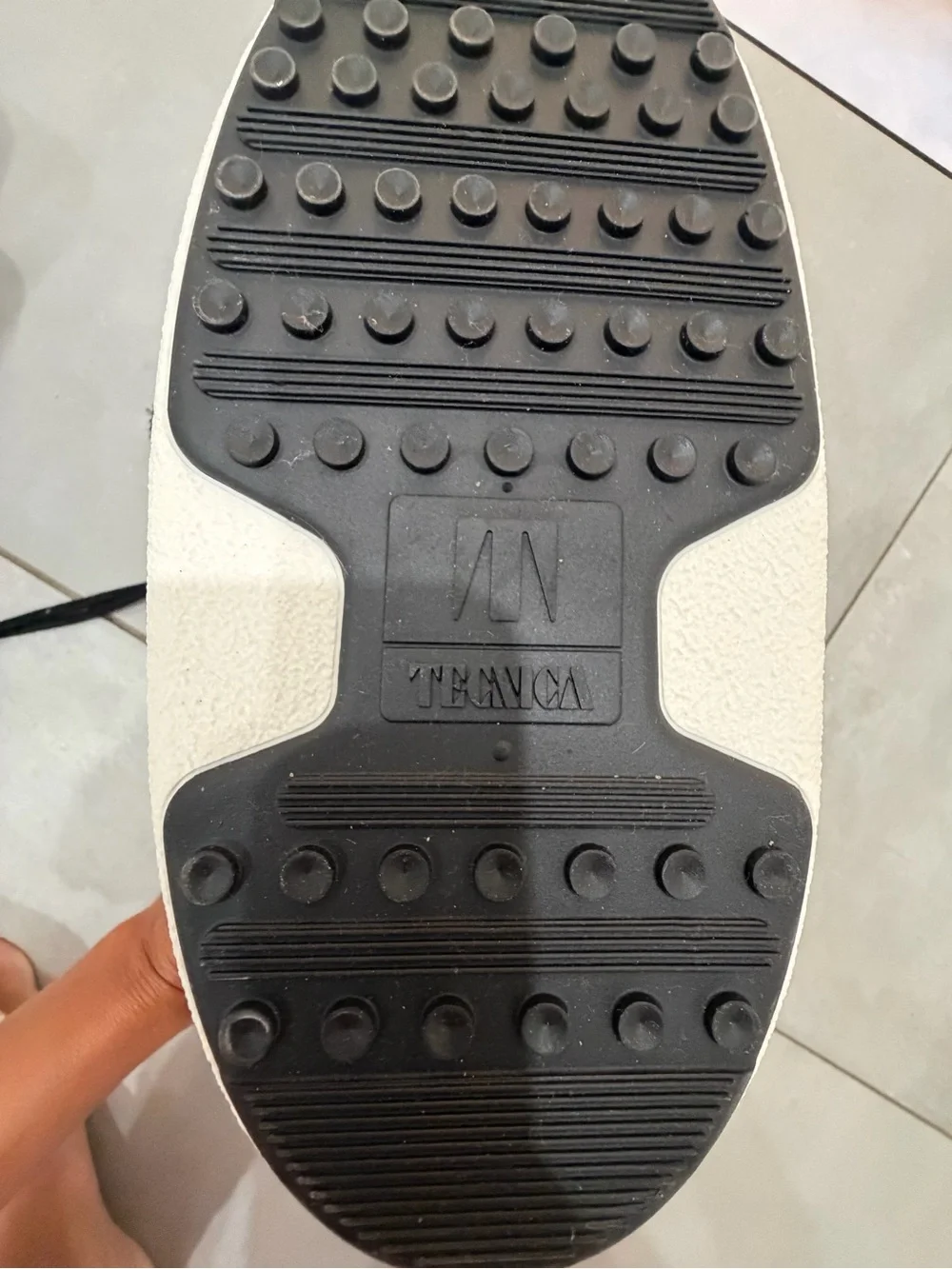 Moon Boot Icon Low Black Snow Boots | US 7–8.5 | EU 39–41 | Excellent Condition
